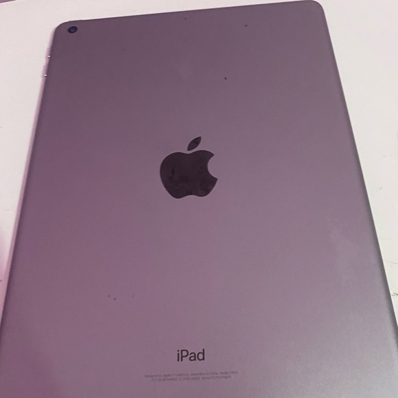 iPad ( 5th generation) - Picture 4 of 5